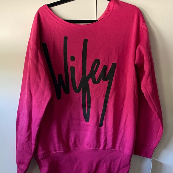 Sweaters - NWT Wifey sweatshirt in size medium